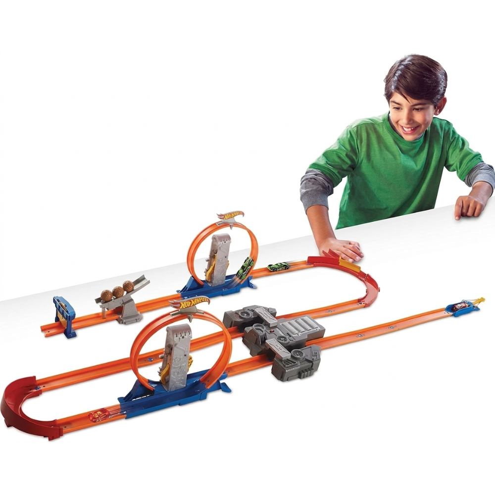 Hot Wheels 360° Ultimate Rotation Garage & Stunt Track Set